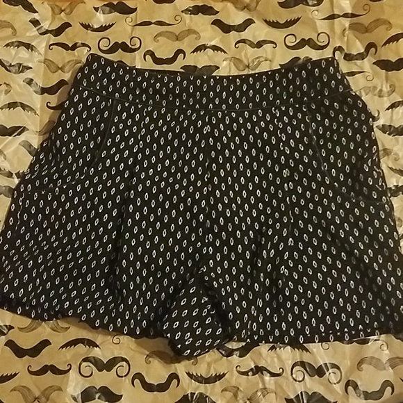 F21 High Waisted Pleated Patterned Dress Shorts XS - Picture 2 of 6